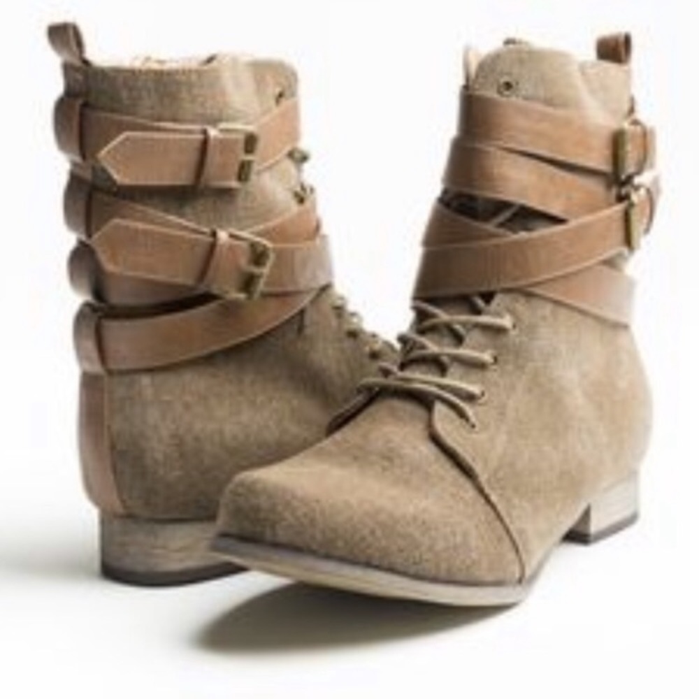 Ardene Size 9 Canvas Tan and Brown Lace Up Combat Boots with Side Zipper